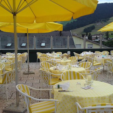 Hotel Cavallino Bianco - Weisses Roessl Сан Кандидо Екстериор снимка