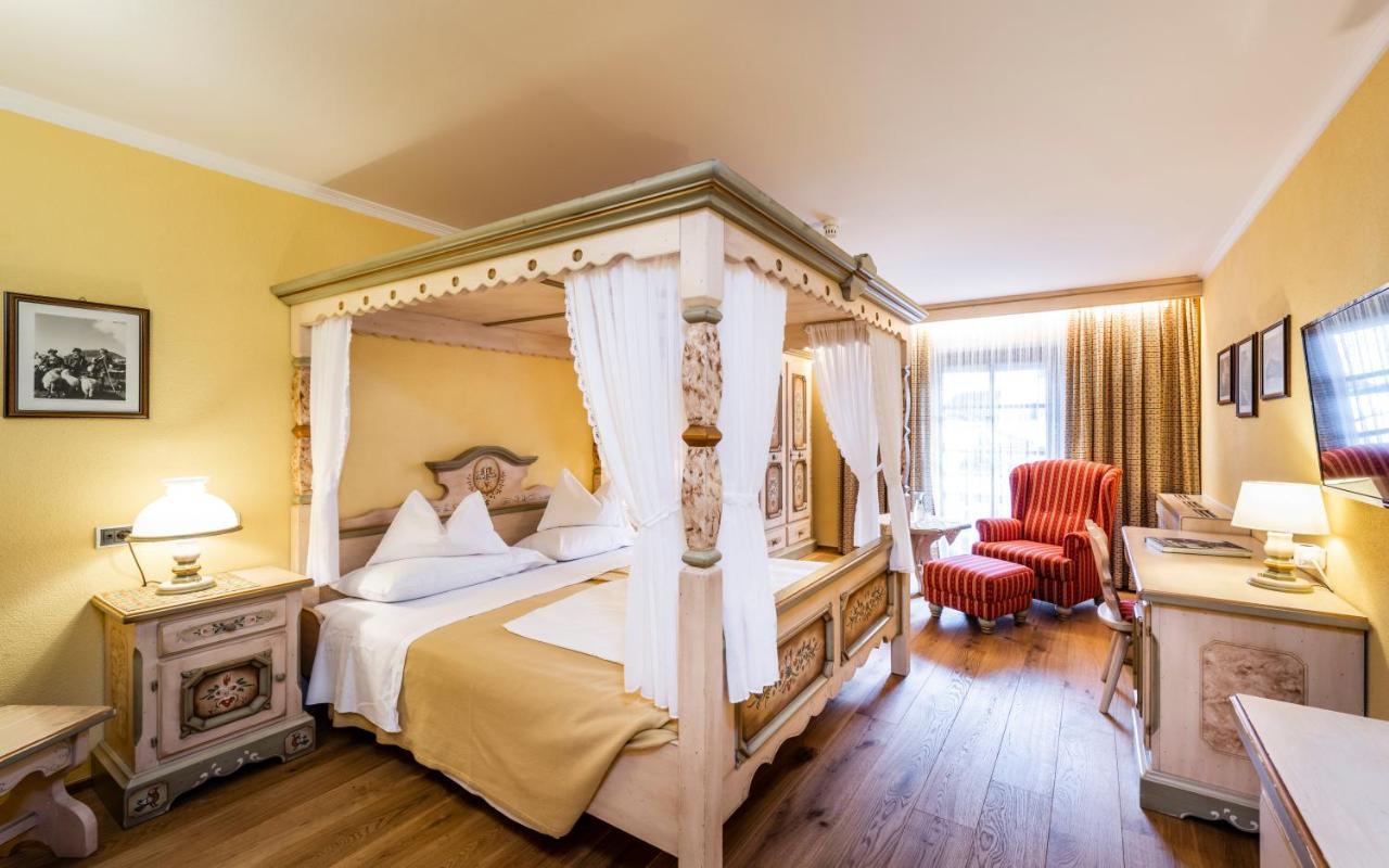 Hotel Cavallino Bianco - Weisses Roessl Сан Кандидо Екстериор снимка