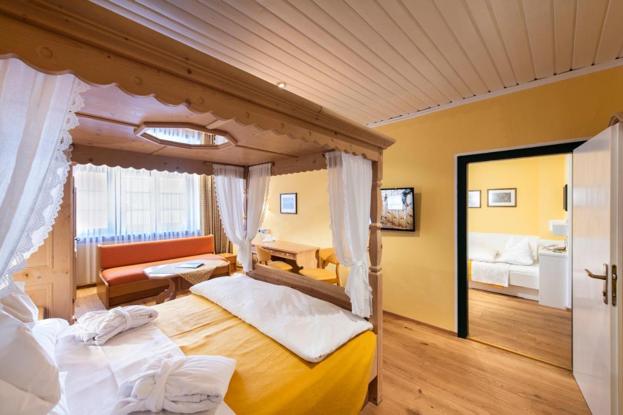 Hotel Cavallino Bianco - Weisses Roessl Сан Кандидо Екстериор снимка
