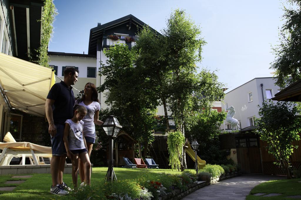 Hotel Cavallino Bianco - Weisses Roessl Сан Кандидо Екстериор снимка