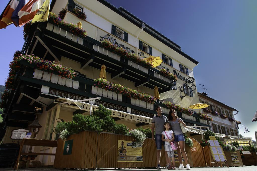 Hotel Cavallino Bianco - Weisses Roessl Сан Кандидо Екстериор снимка