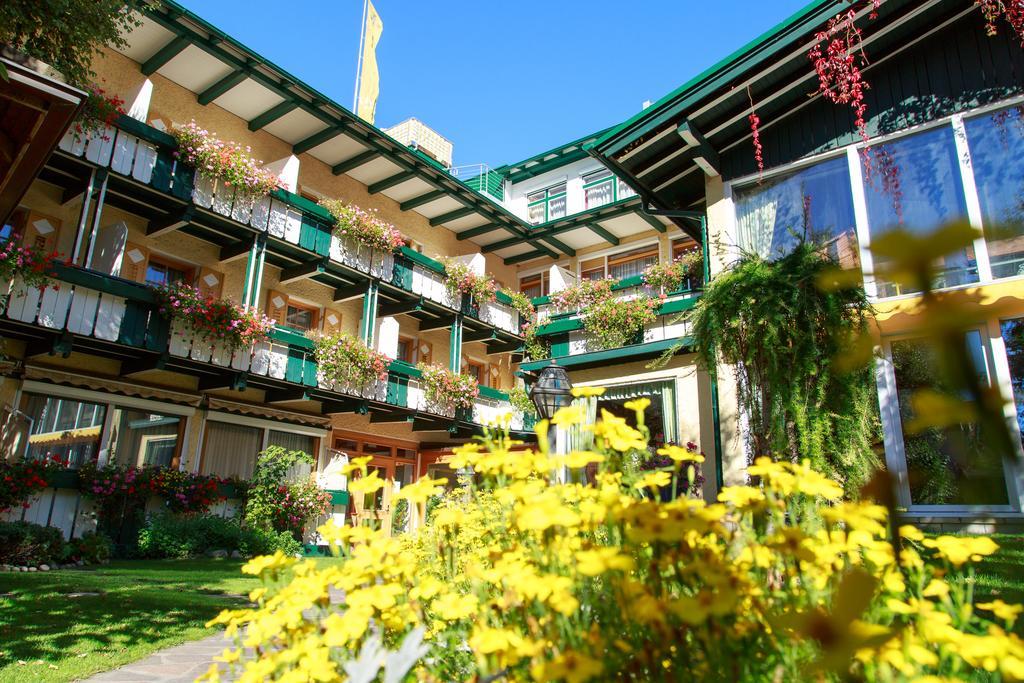 Hotel Cavallino Bianco - Weisses Roessl Сан Кандидо Екстериор снимка