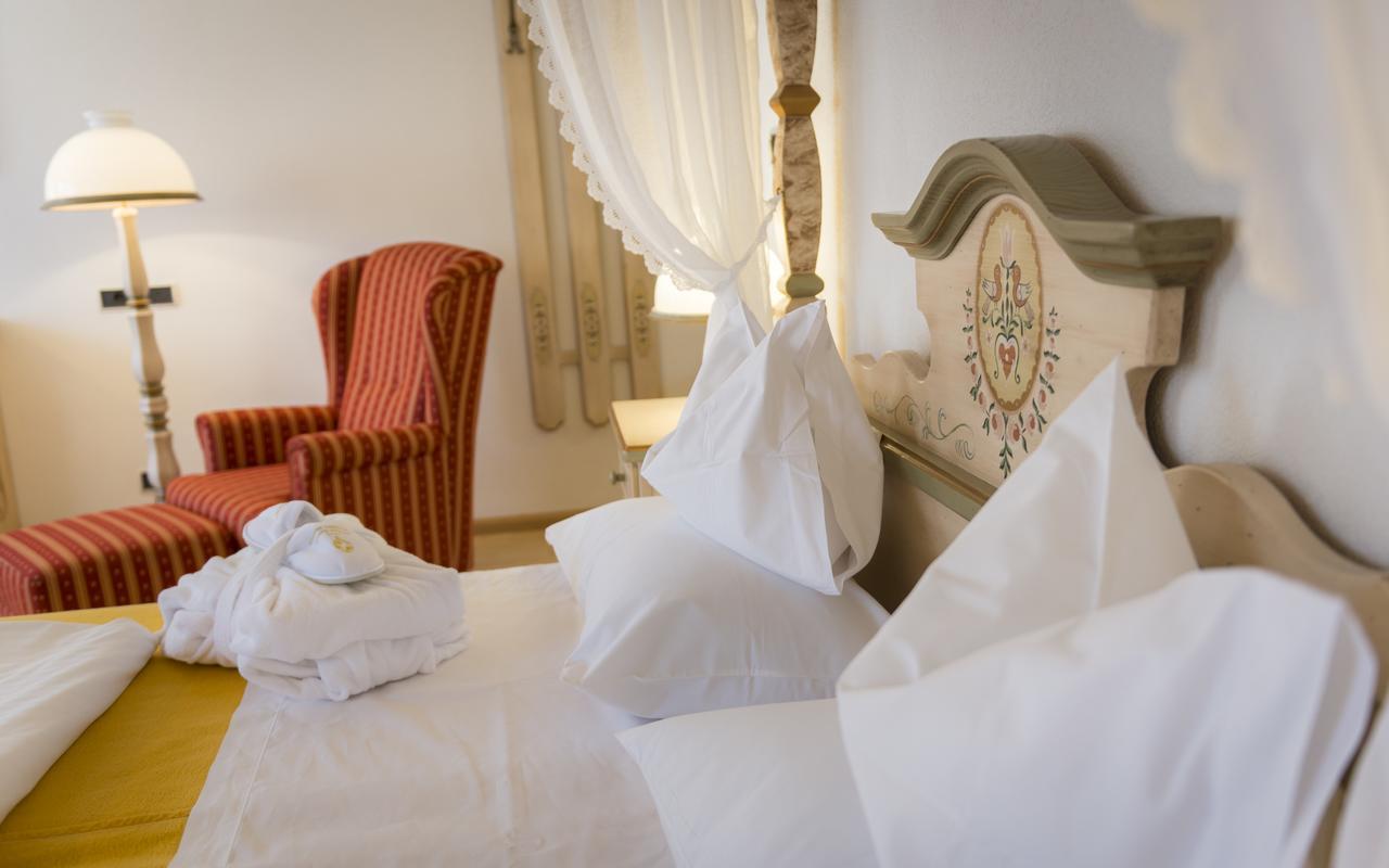 Hotel Cavallino Bianco - Weisses Roessl Сан Кандидо Екстериор снимка