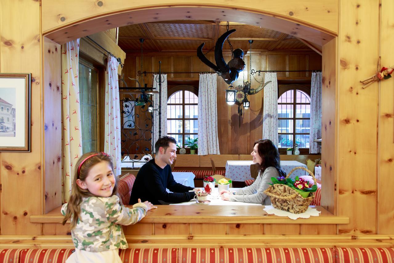 Hotel Cavallino Bianco - Weisses Roessl Сан Кандидо Екстериор снимка